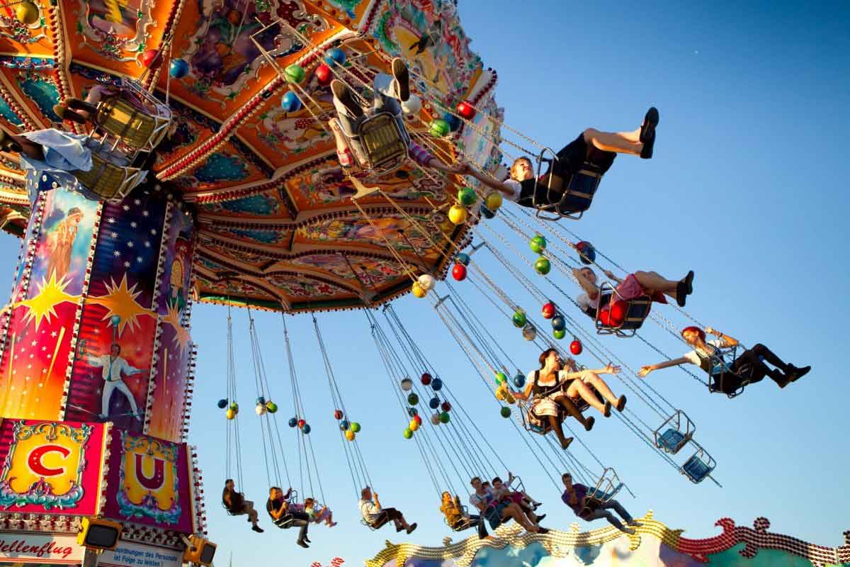 Roller Coaster Romance—Here’s A Style Guide For A Date In An Amusement Park